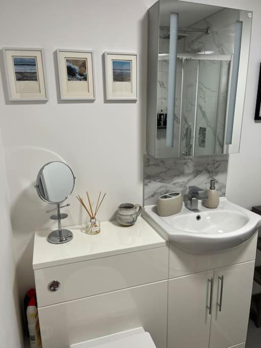 No5 At 53 - 2 Bed Apartment In Leek, Staffs Peak District Kültér fotó